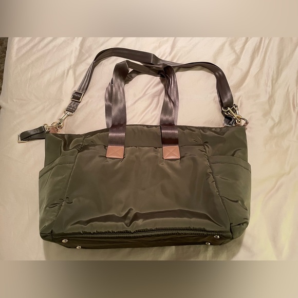 Suite by skip hop diaper bag smaller purse/wallet, paci pouch shoulder bag green - Picture 4 of 15